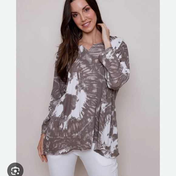 Suzy D Tops - Suzy D London Jaimie Curve Tie Dye V Neck Tunic Blouse Womans Sz 2 Or US‎ 14/16